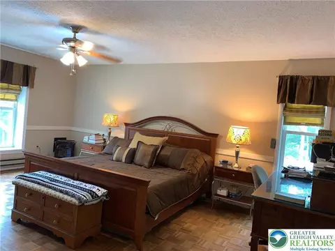 Bedroom - 3205 Ely Ct, Saw Creek, PA 18324 photo 8 of 10