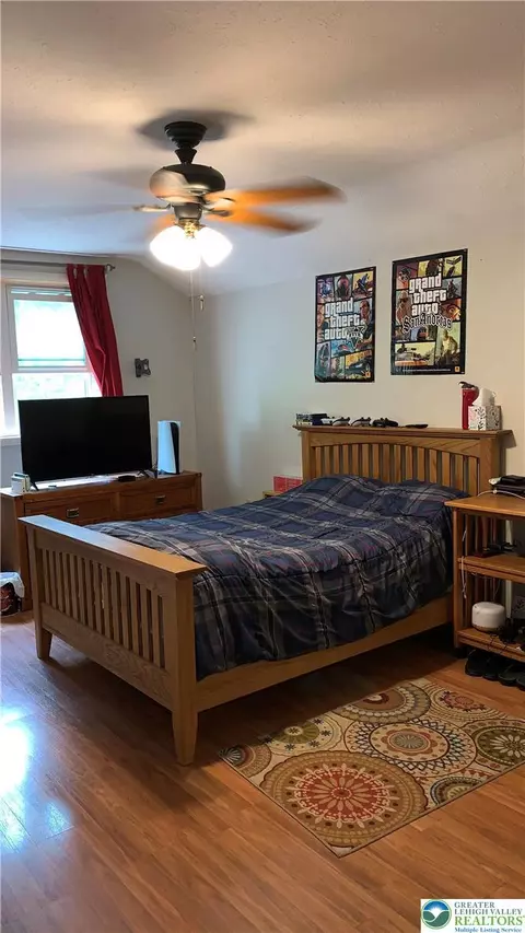 Bedroom - 3205 Ely Ct, Saw Creek, PA 18324 photo 2 of 10