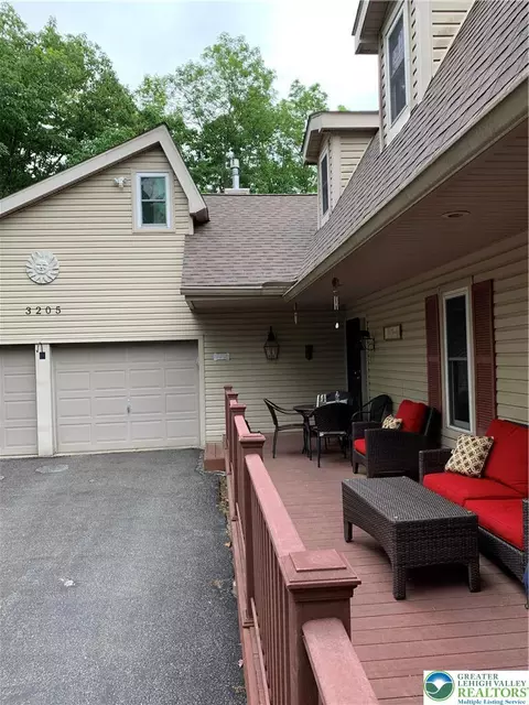 Exterior - 3205 Ely Ct, Saw Creek, PA 18324 photo 10 of 39