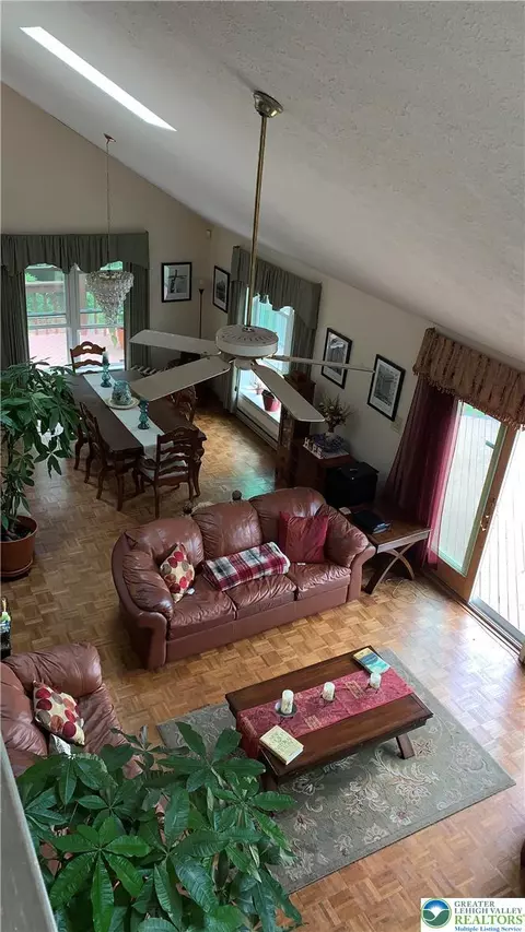 Dining - 3205 Ely Ct, Saw Creek, PA 18324 photo 4 of 4