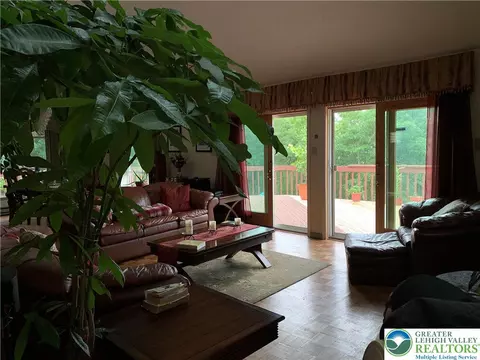 Living - 3205 Ely Ct, Saw Creek, PA 18324 photo 1 of 4