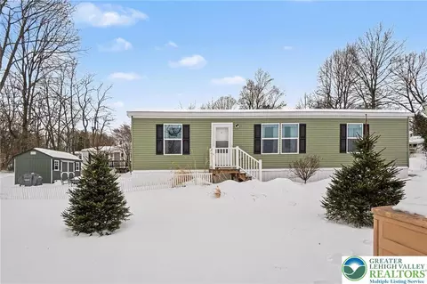 84 Mansfield Dr, Macungie, PA 18062