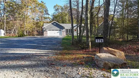 176 Lake Dr, Nesquehoning, PA 18240