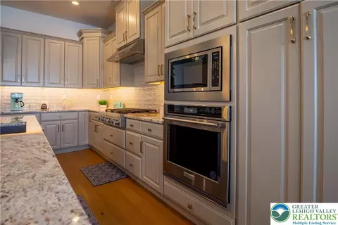 7022 Oak Ln, Bath, PA 18014 photo 9