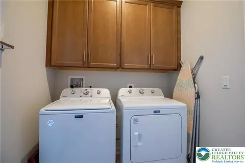 7022 Oak Ln, Bath, PA 18014 photo 27