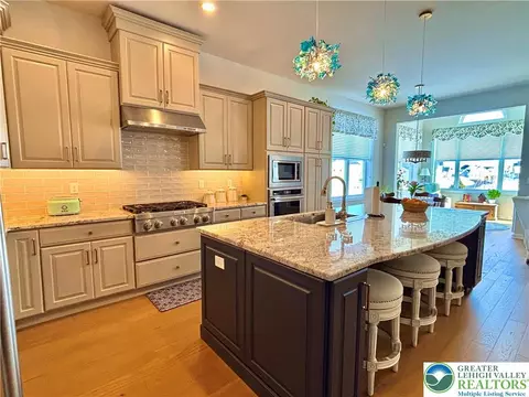 7022 Oak Ln, Bath, PA 18014 photo 6