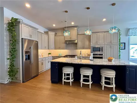 7022 Oak Ln, Bath, PA 18014 photo 5