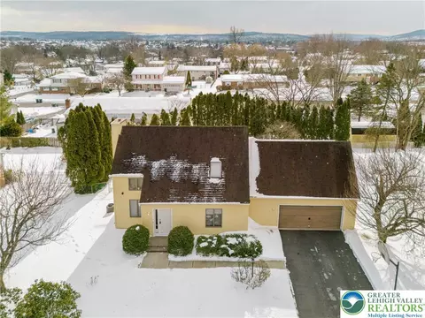 3560 Moravian Ct, Bethlehem, PA 18020