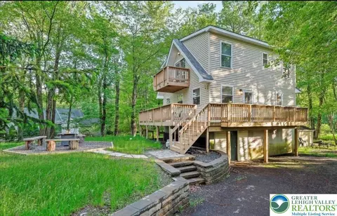 204 Yuma Trl, Pocono Lake, PA 18347