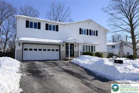 1060 Arbor Ln, Slatington, PA 18080