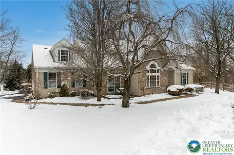 1895 Caryn Dr, Hellertown, PA 18055