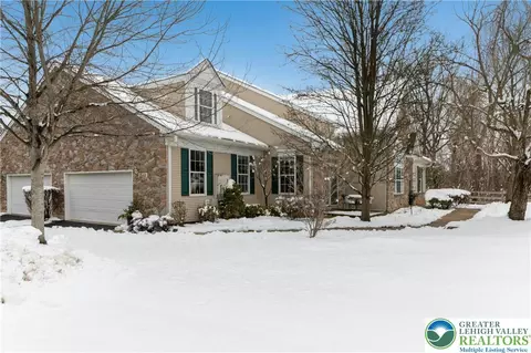 1895 Caryn Dr, Hellertown, PA 18055 photo 2