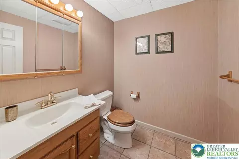 1895 Caryn Dr, Hellertown, PA 18055 photo 25