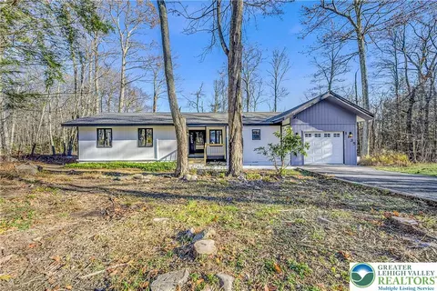1135 Seven Nation Dr, Coolbaugh Twp, PA 18466
