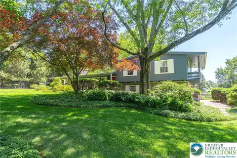 684 Pine Top Trl, Bethlehem, PA 18017