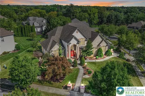 19 Springwood Dr, Allentown, PA 18104