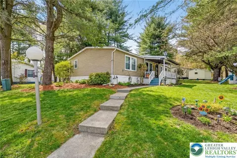 1012 Spruce Ln, Breinigsville, PA 18031