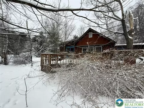 122 Snowflake Dr, Blakeslee, PA 18610