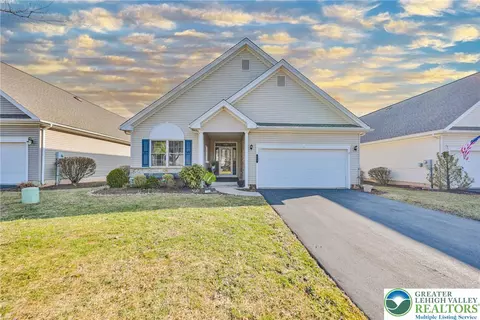 134 Glenmoor Cir S, Palmer Township, PA 18045
