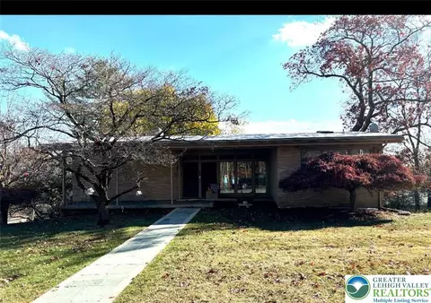 407 E Plainfield Ave, Pen Argyl, PA 18072