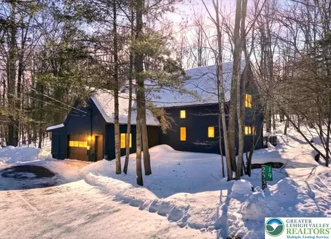 19 Oak Cir, Lake Ariel, PA 18436