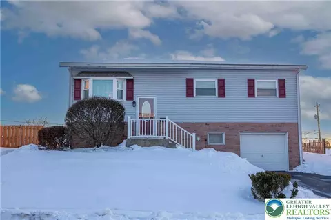 511 Faith Dr, Catasauqua, PA 18032