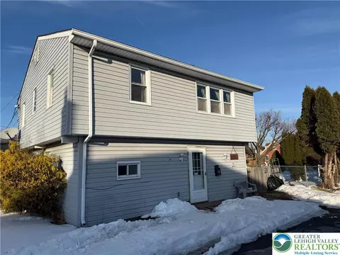 702 W Locker St, Nazareth, PA 18064