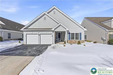 18 Devonshire Dr, Easton, PA 18045