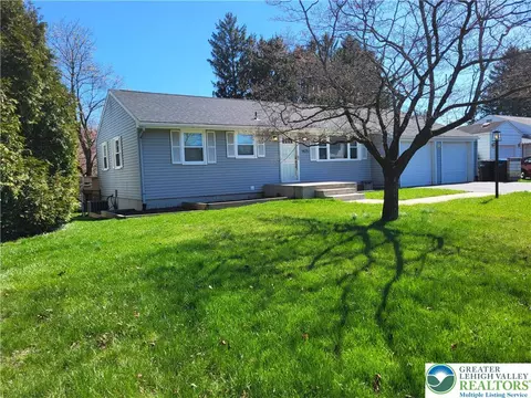 1425 Roselawn Dr, Bethlehem, PA 18017