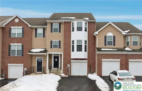 5200 Spring Ridge Dr, Macungie, PA 18062