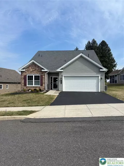 5424 Traditions Dr, Coopersburg, PA 18036