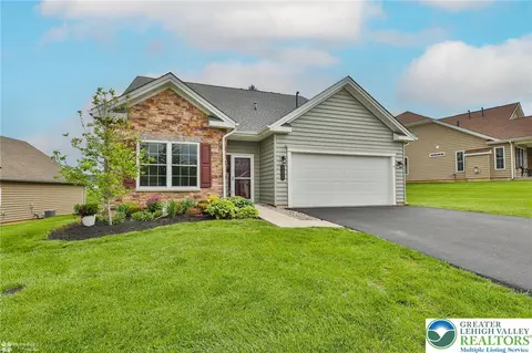 5424 Traditions Dr, Coopersburg, PA 18036