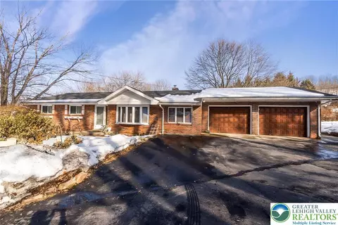 5547 Roosevelt St, Egypt, PA 18052