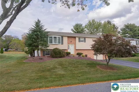 5154 Shawnee Blvd, Schnecksville, PA 18078