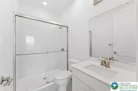 Bath - 6851 Smith Ct, Bath, PA 18014 photo 4 of 5