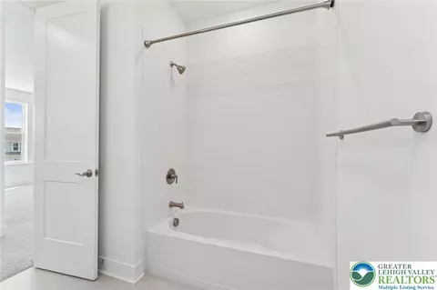 Bath - 6851 Smith Ct, Bath, PA 18014 photo 2 of 5