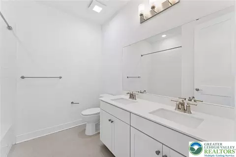 Bath - 6851 Smith Ct, Bath, PA 18014 photo 3 of 5