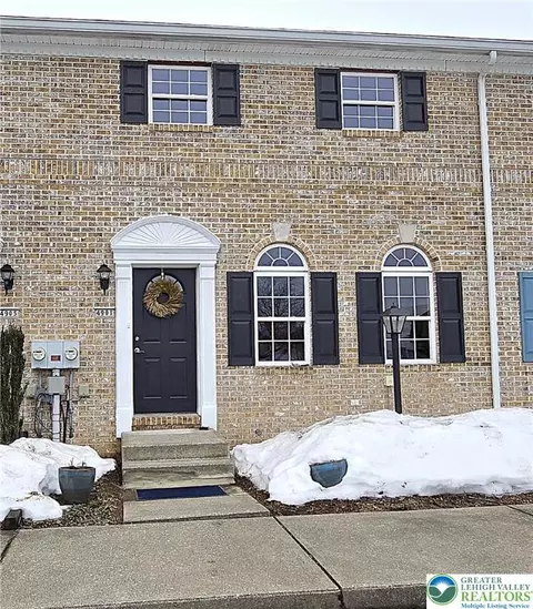 4901 Shawnee Ct, Schnecksville, PA 18078