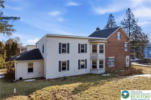 2786 Stadium Dr, Orefield, PA 18069