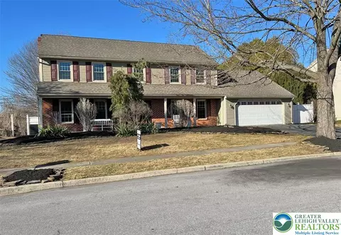 4861 Waterfall Dr, Macungie, PA 18062