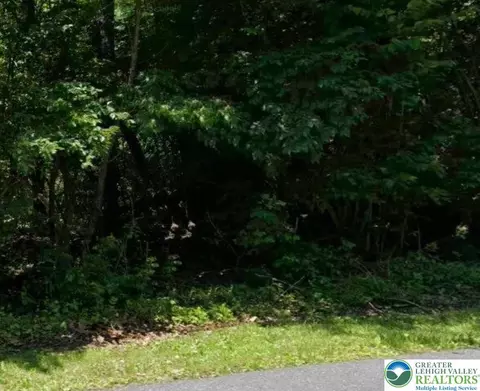 6822 Lime Kiln Rd, Slatington Boro, PA 18080