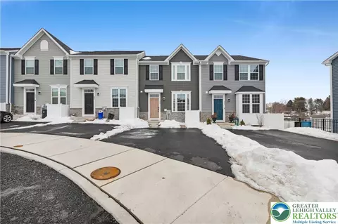 228 Ashton Ct, Catasauqua, PA 18032