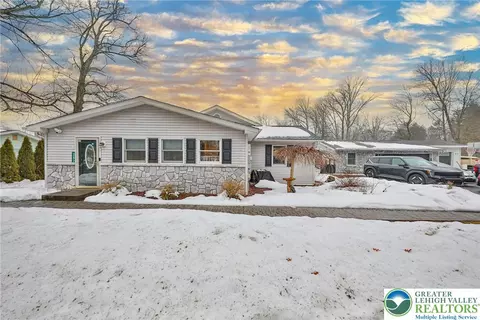 257 Hoffman Rd, Wind Gap, PA 18091