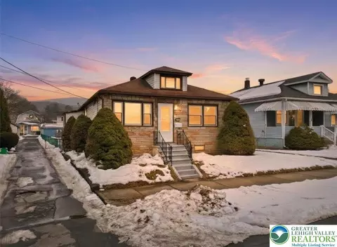 1437 Courtright Ave, Hellertown, PA 18055