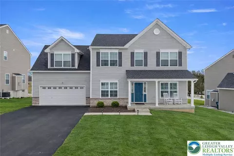 5037 Lilac Dr, Schnecksville, PA 18078