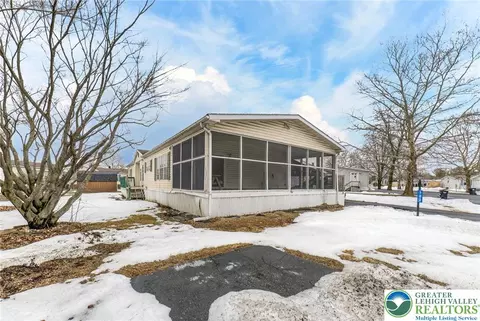 182 Greenbriar Dr S, Bath, PA 18014