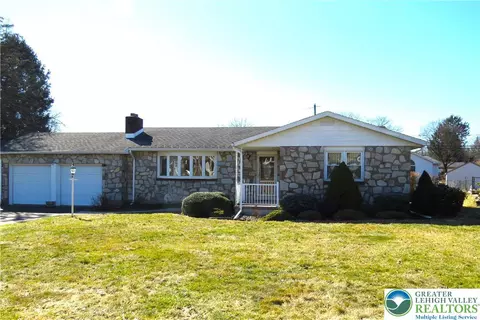 1655 Chippendale Cir, Bethlehem, PA 18017