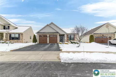 3465 Treeview Dr, Emmaus, PA 18049