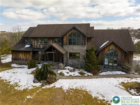 3845 Buck Hill Cir, Schnecksville, PA 18078