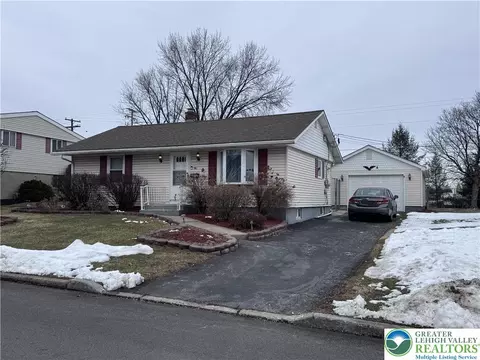 96 El Reno Ave, Nazareth, PA 18064